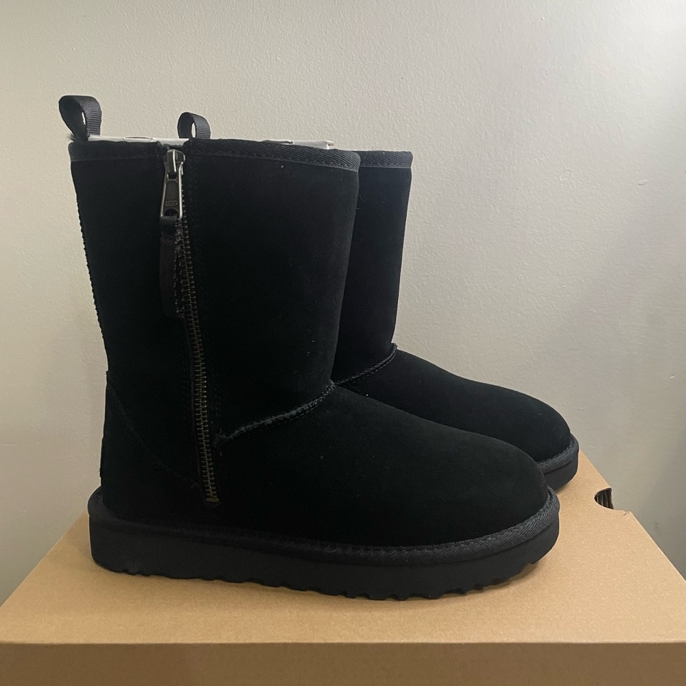 UGG Classic Short Dual Zip II